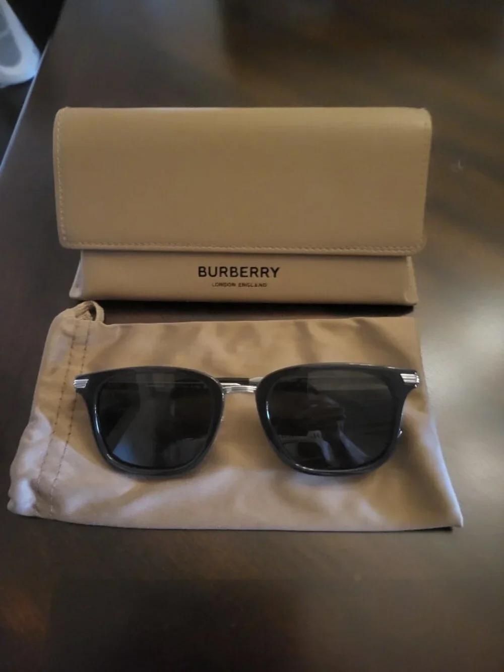 Burberry sunglasses - Picture 4 of 4